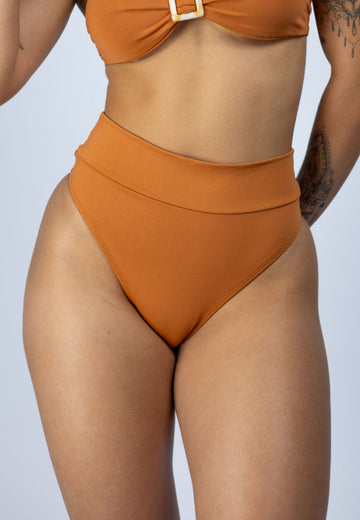 HOT PANTS TRADICIONAL COM CÓS - CACAU